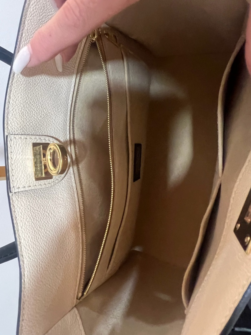 Louis Vuitton On My Side MM Bag brand New dustbag only never used ❤️🤎price final - Picture 6 of 16